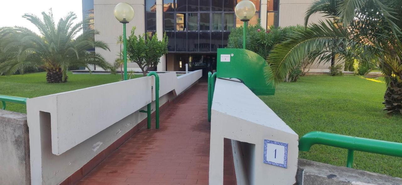 Una Finestra Su Savona Exterior foto
